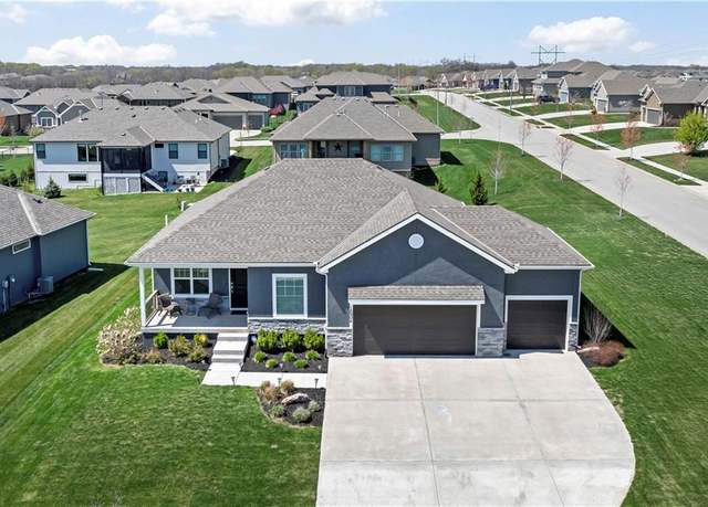 Property at 18904 Redbud Ln, Spring Hill, KS 66083, 2 beds, 2 baths