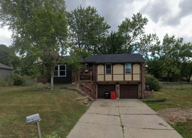 Property at 3212 NW Canterbury Pl, Blue Springs, MO 64015, 3 beds, 1.5 baths