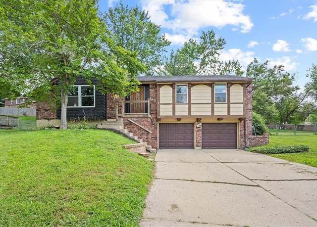 Property at 3212 NW Canterbury Pl, Blue Springs, MO 64015, 3 beds, 1.5 baths