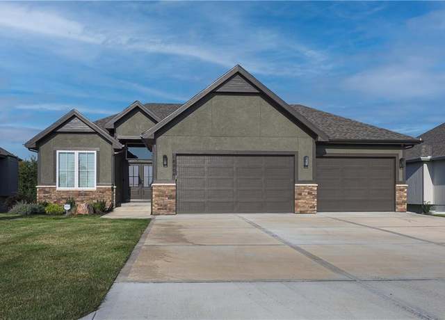 Property at 18804 Deer Run St, Spring Hill, KS 66083, 4 beds, 3 baths