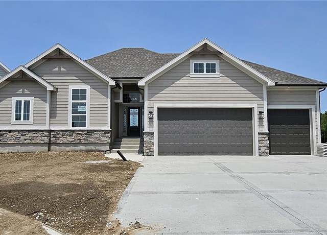 Property at 14608 Aspen Cir, Basehor, KS 66007, 4 beds, 4 baths