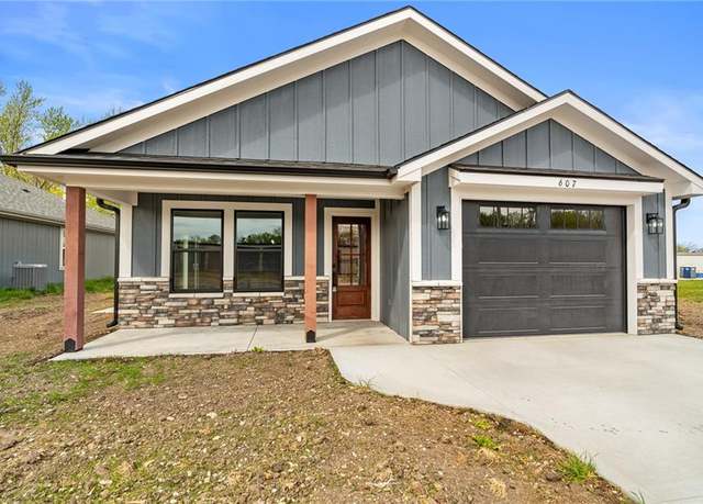 Property at 607 W Dryden St, Odessa, MO 64076, 3 beds, 2 baths