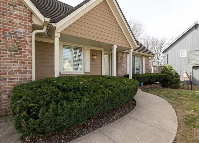 Property at 5103 NE Ash Grove Pl, Lee's Summit, MO 64064, 4 beds, 3.5 baths