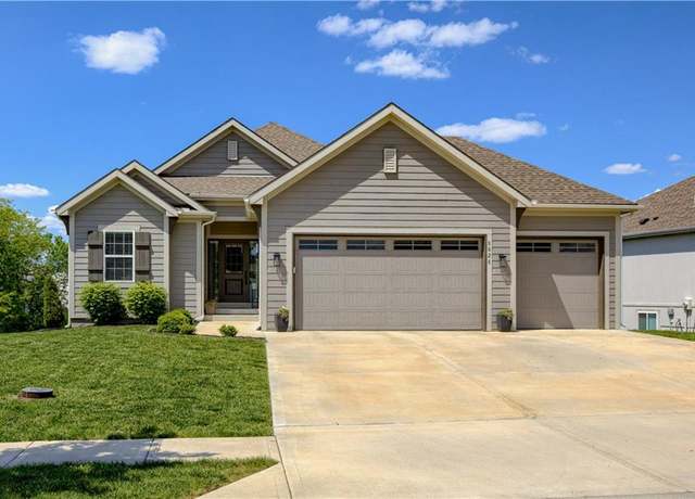 Property at 8028 NE 103rd St, Kansas City, MO 64157, 4 beds, 3 baths
