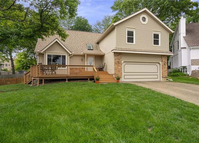 Property at 11532 S Lennox St, Olathe, KS 66061, 4 beds, 3 baths