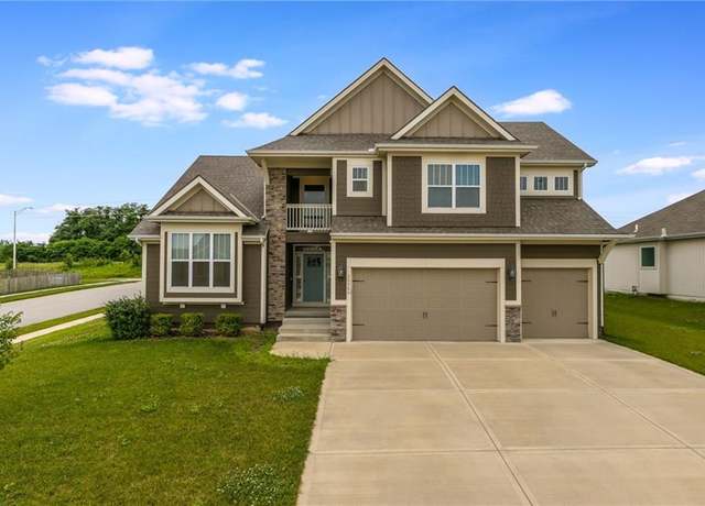Property at 10500 N Randolph Ave, Kansas City, MO 64157, 4 beds, 3.5 baths