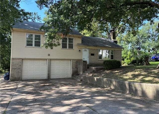 Property at 4329 Wood Ave, Kansas City, KS 66102, 3 beds, 1.5 baths