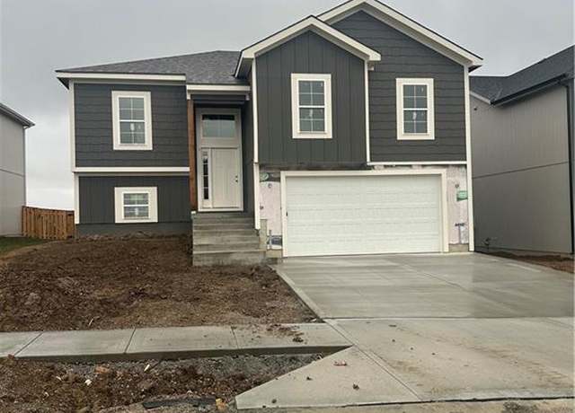 Property at 9504 N Harden Ave, Kansas City, MO 64154, 4 beds, 3 baths