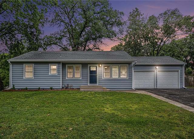 Property at 1205 Cross Ln, Liberty, MO 64068, 4 beds, 2.5 baths