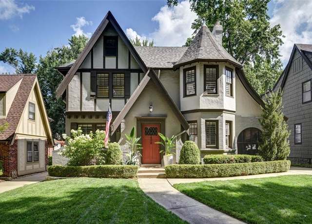 Property at 408 E 72nd Ter, Kansas City, MO 64131, 3 beds, 2.5 baths