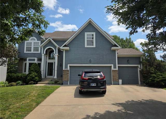 Property at 9545 Tallgrass Dr, Lenexa, KS 66227, 4 beds, 3.5 baths