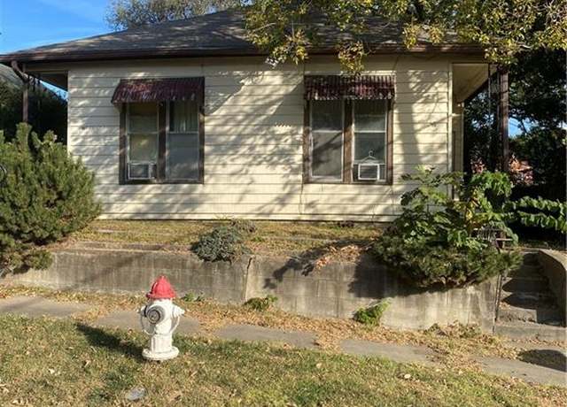 Property at 2517-2519 Jones St, St Joseph, MO 64506, 2 beds