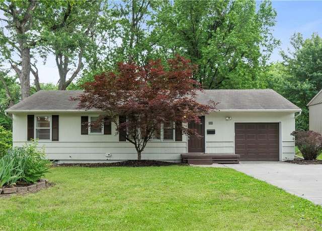 Property at 711 W 90th St, Kansas City, MO 64114, 3 beds, 2 baths