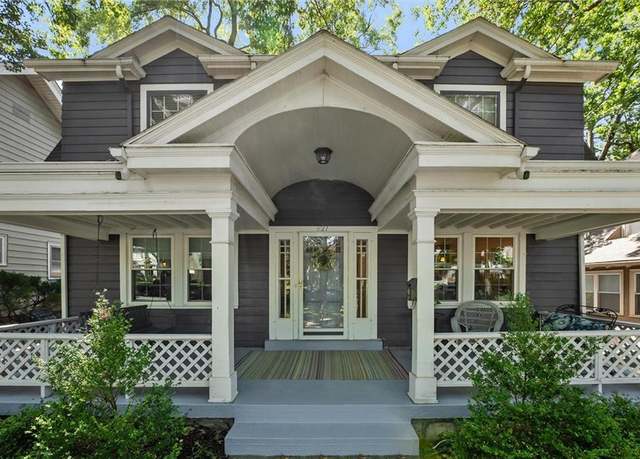 Property at 821 W 71st Ter, Kansas City, MO 64114, 3 beds, 1.5 baths