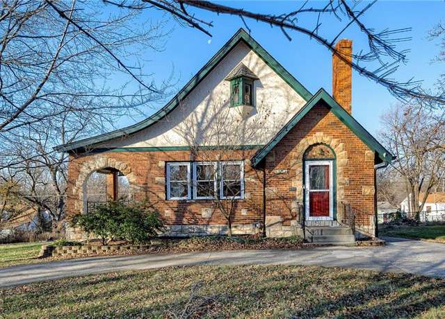Property at 8208 Walnut St, Kansas City, MO 64114, 3 beds, 2.5 baths
