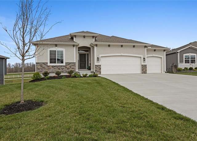 Property at 6604 NW 107th Ct, Kansas City, MO 64154, 4 beds, 3 baths
