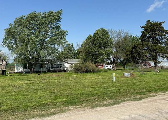 Property at 476 170th St, Fort Scott, KS 66701, 3 beds, 2.5 baths