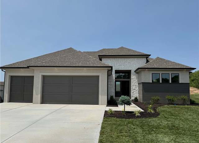 Property at 13305 Golden Oak Ct, Parkville, MO 64152, 4 beds, 3 baths