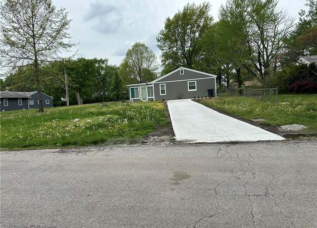 Property at 13608 Spruce Ave, Grandview, MO 64030, 2 beds, 1 bath