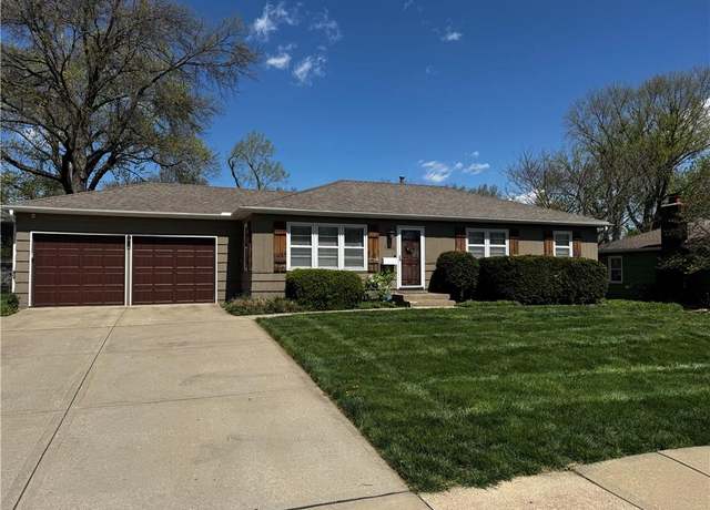 Property at 5916 W 102nd St, Overland Park, KS 66207, 4 beds, 3 baths