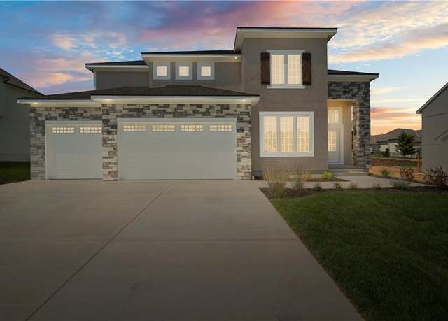 Property at 4544 NE Sherwood Dr, Lee's Summit, MO 64064, 4 beds, 3.5 baths