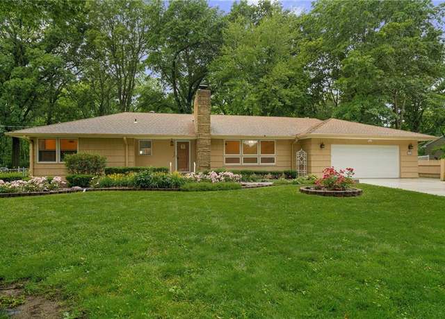 Property at 6810 Glenwood St, Overland Park, KS 66204, 3 beds, 2.5 baths