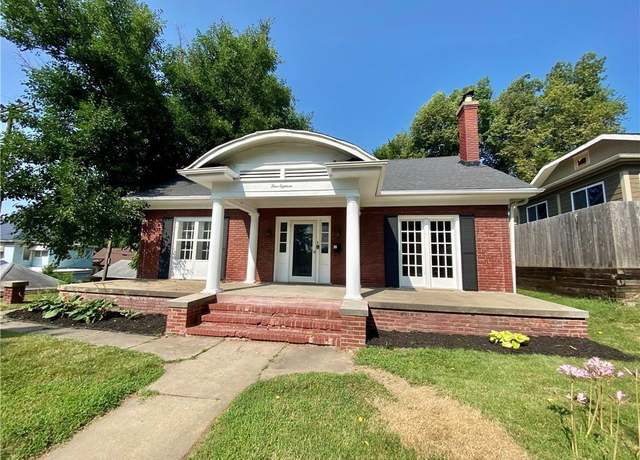 Property at 418 N Noyes Blvd, St Joseph, MO 64501, 5 beds