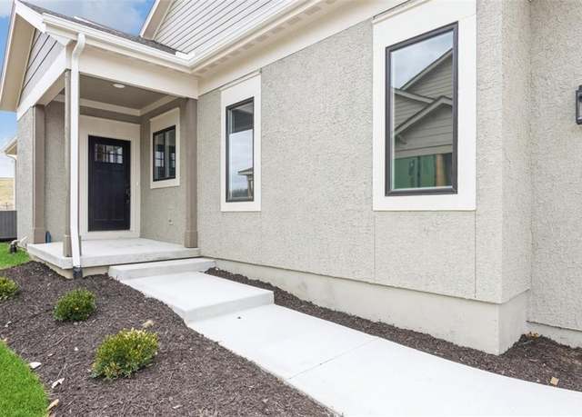 Property at 11417 S Waterford Dr, Olathe, KS 66061, 3 beds, 3 baths