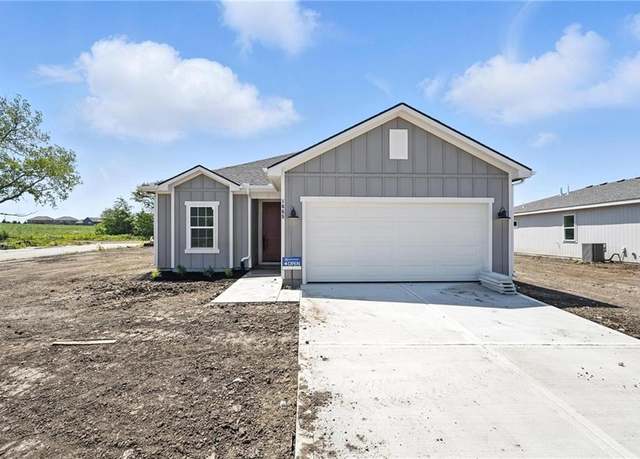 Property at 1665 N Grayhawk Dr, Basehor, KS 66007, 3 beds, 2 baths