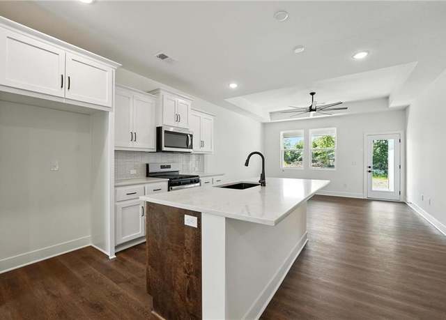 Property at 1665 N Grayhawk Dr, Basehor, KS 66007, 3 beds, 2 baths
