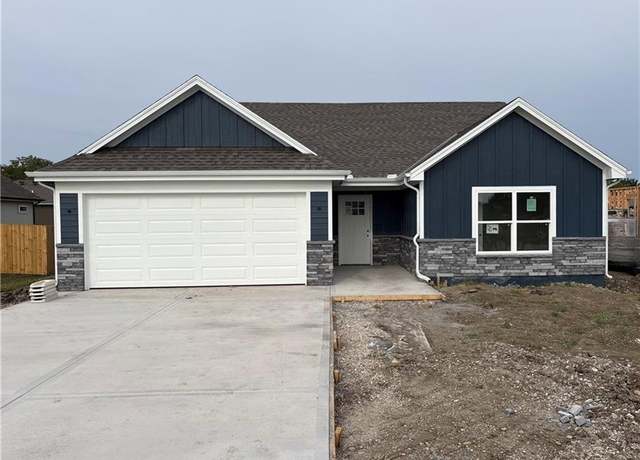Property at 408 Ash St, Wellsville, KS 66092, 3 beds, 2 baths