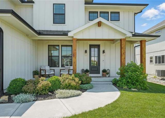 Property at 16555 S Lichtenauer Dr, Olathe, KS 66062, 6 beds, 4.5 baths