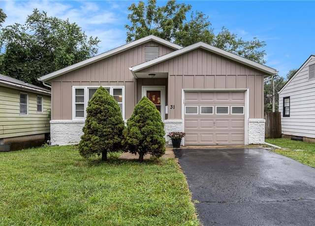 Property at 31 W 81st Ter, Kansas City, MO 64114, 3 beds, 2 baths