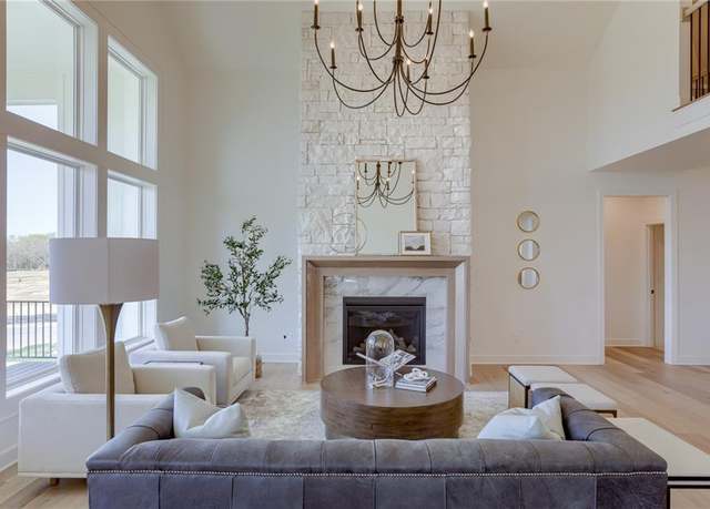 Property at 2432 W 177th St, Overland Park, KS 66085, 5 beds, 4 baths