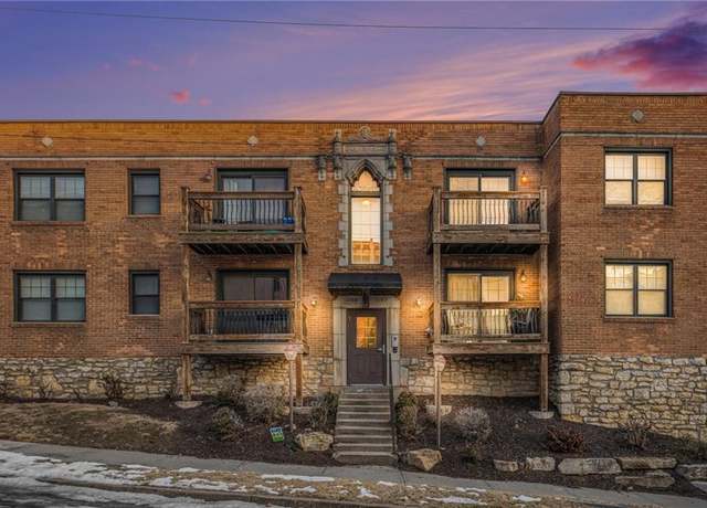 Property at 1102 W 46th St #3, Kansas City, MO 64111, 2 beds, 1 bath