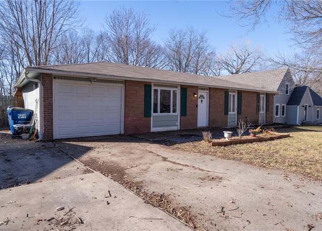 Property at 213 N Minnesota St, Lawrence, KS 66044, 3 beds, 1 bath