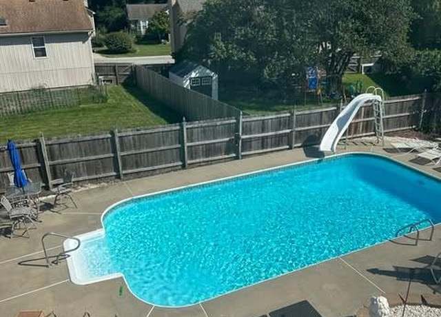 Property at 1004 NW Creek Side Cir, Blue Springs, MO 64015, 5 beds, 3 baths