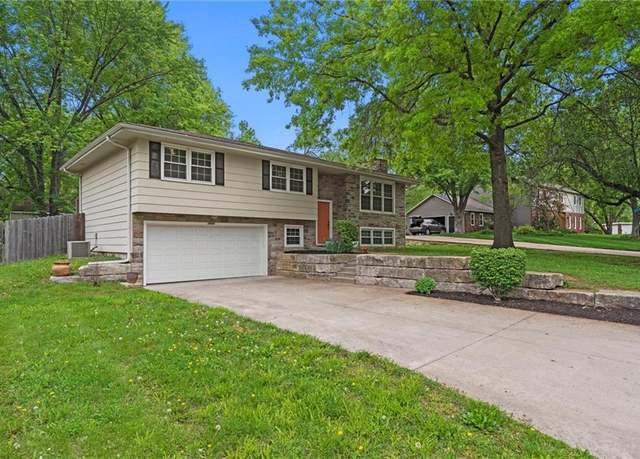 Property at 1010 W 27th St, Lawrence, KS 66046, 4 beds, 3 baths