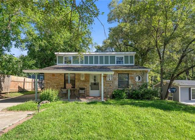 Property at 4724 Ottawa St, Kansas City, KS 66106, 4 beds, 2.5 baths