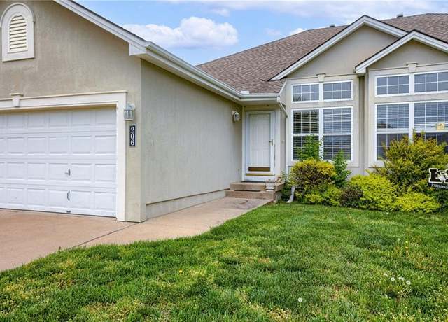 Property at 206 SW Chartwell Dr, Lee's Summit, MO 64082, 2 beds, 2 baths
