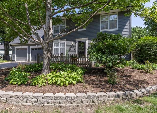 Property at 11533 Robinson St, Overland Park, KS 66210, 3 beds, 2.5 baths