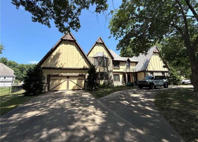 Property at 11210 Juniper St, Leawood, KS 66211, 4 beds, 4.5 baths