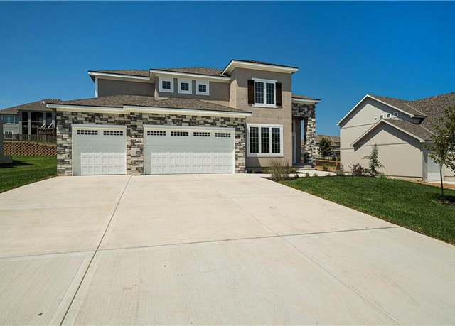 Property at 4544 NE Sherwood Dr, Lee's Summit, MO 64064, 4 beds, 3.5 baths