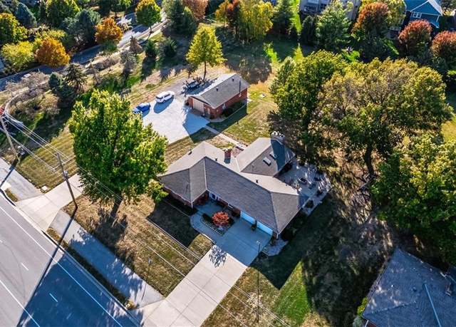 Property at 15590 Antioch Rd, Overland Park, KS 66221, 3 beds, 3 baths