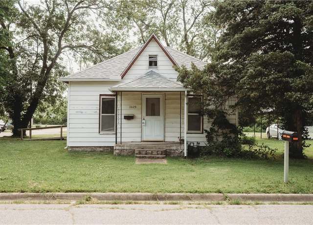 Property at 1029 S Forest Ave, Chanute, KS 66720, 2 beds, 1 bath