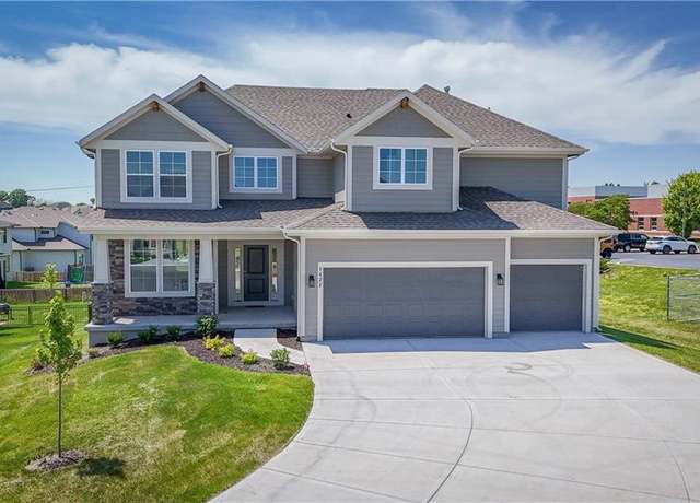 Property at 5822 Mccormick Dr, Shawnee, KS 66226, 5 beds, 4 baths