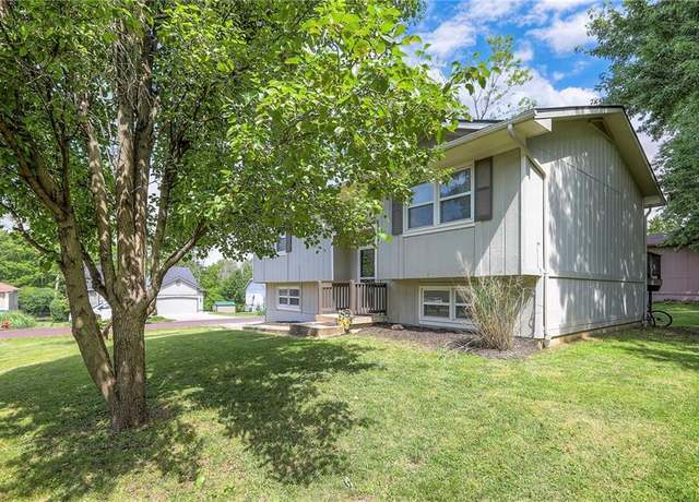 Property at 606 W Smith St, Spring Hill, KS 66083, 3 beds, 1 bath