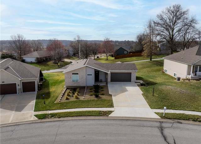 Property at 313 Prairie Rose Cir, Smithville, MO 64089, 4 beds, 3 baths