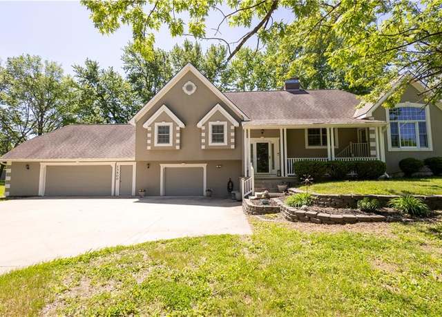 Property at 13500 Brookwood Way, St Joseph, MO 64505, 3 beds, 2.5 baths
