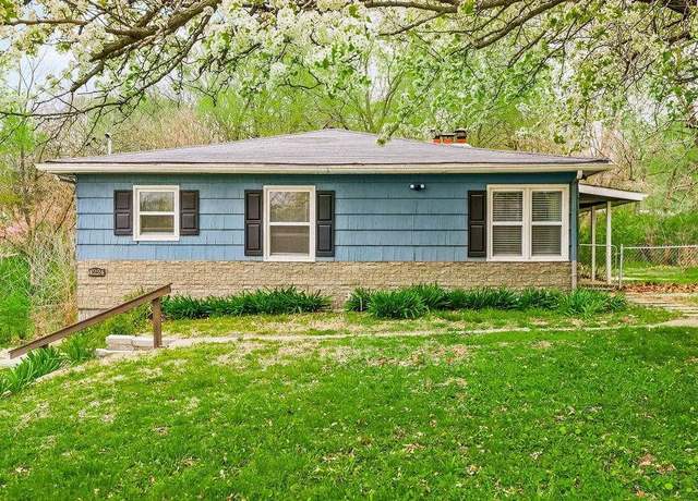 Property at 4224 Hawthorne Ave, Kansas City, MO 64133, 5 beds, 3 baths